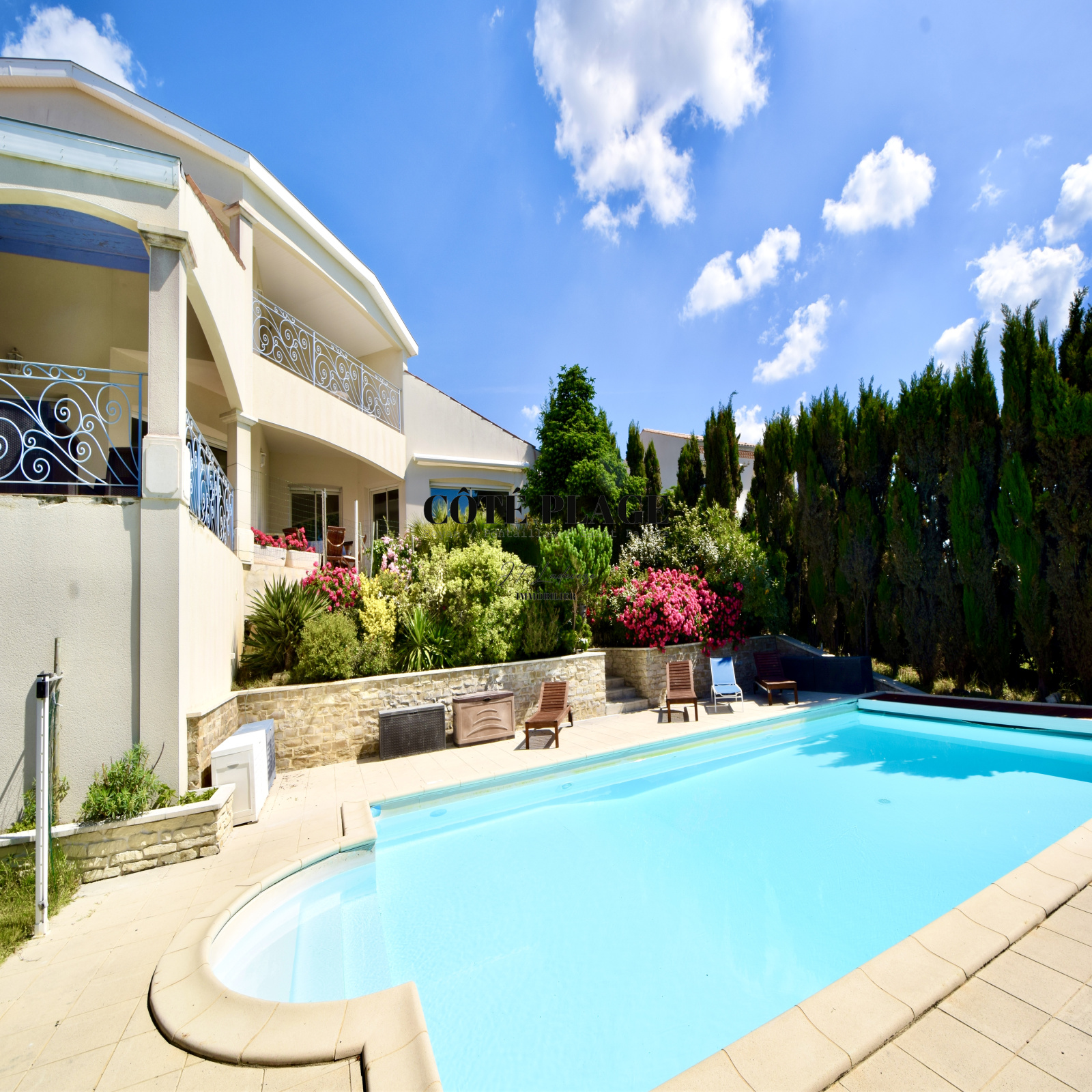 vente 1er LIGNE ST PALAIS SUR MER, VILLA AVEC PISCINE OFFRANT UNE VUE